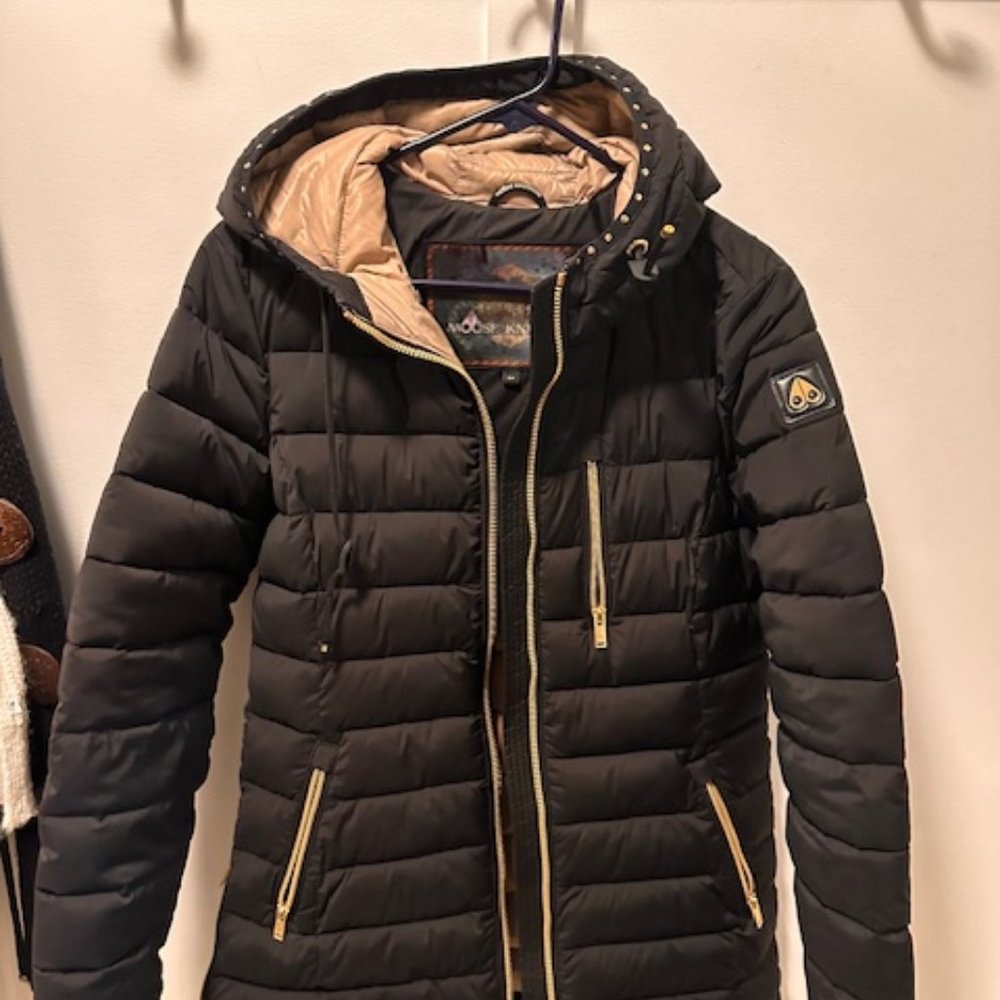 Size small Moose Knuckles black hooded puffer jacket
